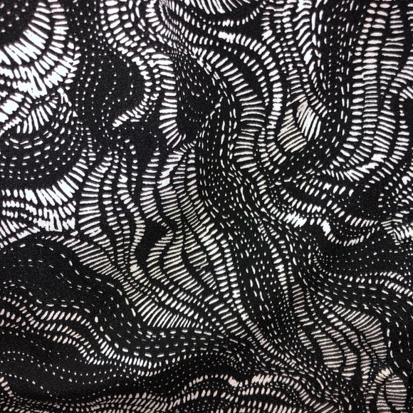 Black and White Blouse - Picture 2 of 3